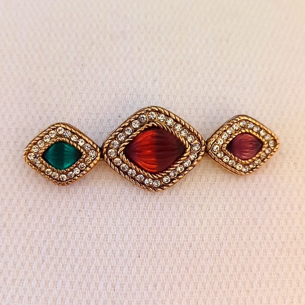 DOIRA 3 stone brooch